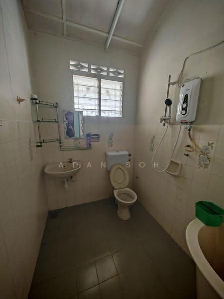 2-storey Terraced House for Sale in Taman Rainbow (Batu) - Adan Soh - Bathroom - PropertyGuru.com.my