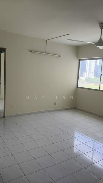 Pangsapuri untuk Dijual di Taman Pekaka Block 31 - May Tan - Living Room - PropertyGuru.com.my
