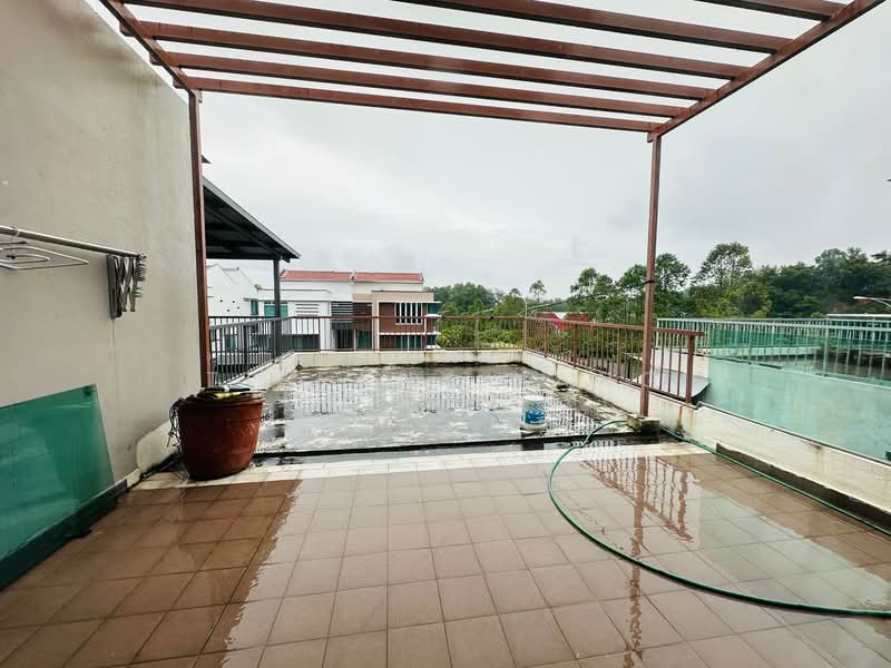 2.5-storey Terraced House for Sale in Taman Sri Hijau (Rawang) - Tiffany Yang - Balcony - PropertyGuru.com.my