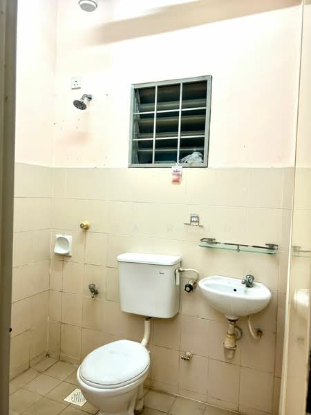 Apartment for Rent at Pangsapuri Kasuarina - Loga Raju - Bathroom - PropertyGuru.com.my