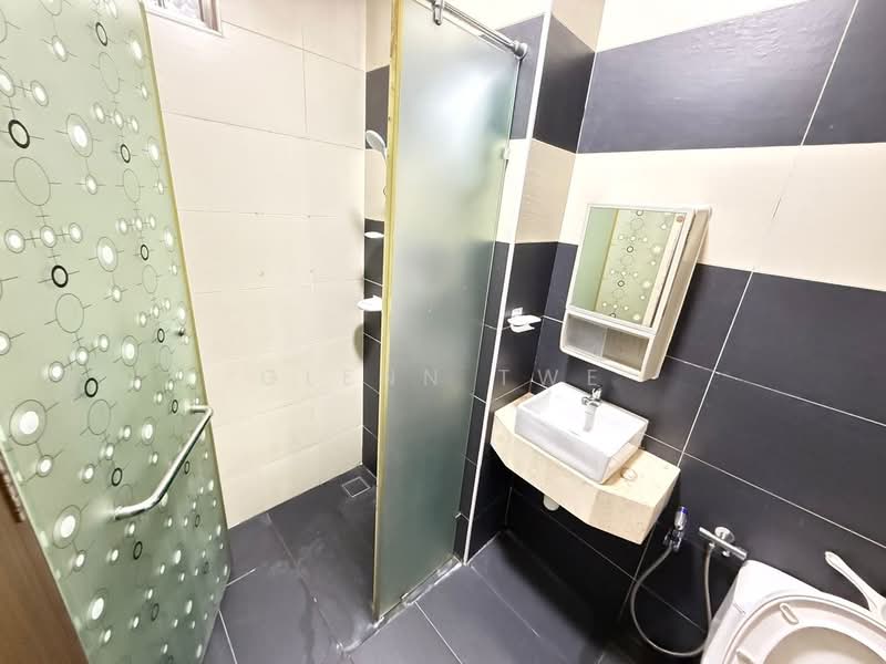 Servis Apartment untuk Disewa di D'Secret Garden (Pangsapuri Kempas Indah) - Glenn Twe - Bathroom - PropertyGuru.com.my