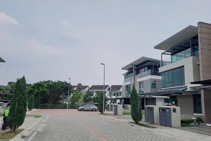 Semi-Detached House for Sale in Subang Jaya (Selangor) - Fifi Natasya - Exterior - PropertyGuru.com.my