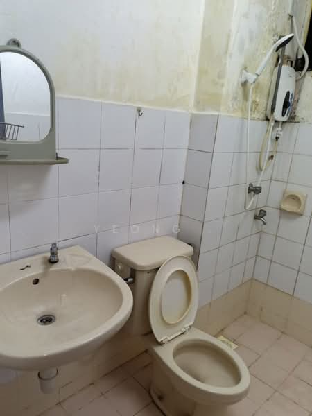 Condominium for Rent at Cyberia Smart Homes - Yeong . - Bathroom - PropertyGuru.com.my