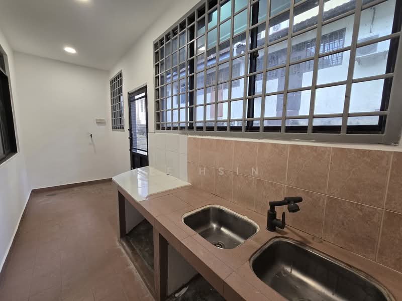 Rumah Teres 2 Tingkat untuk Dijual di Bandar Baru Uda (Johor Bahru) - Yee Hsin - Kitchen - PropertyGuru.com.my