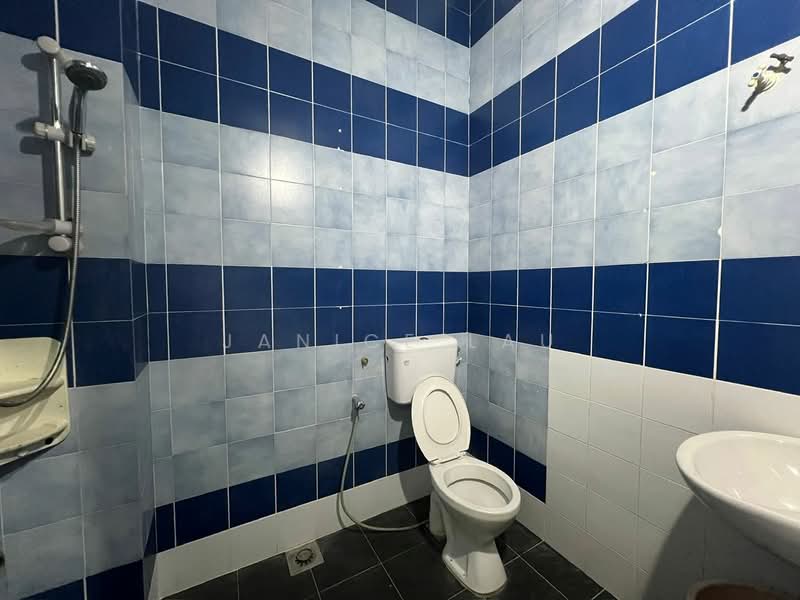 Rumah Teres 2 Tingkat untuk Disewa di Sungai Long (Bandar Sungai Long) - Janice Lau - Bathroom - PropertyGuru.com.my