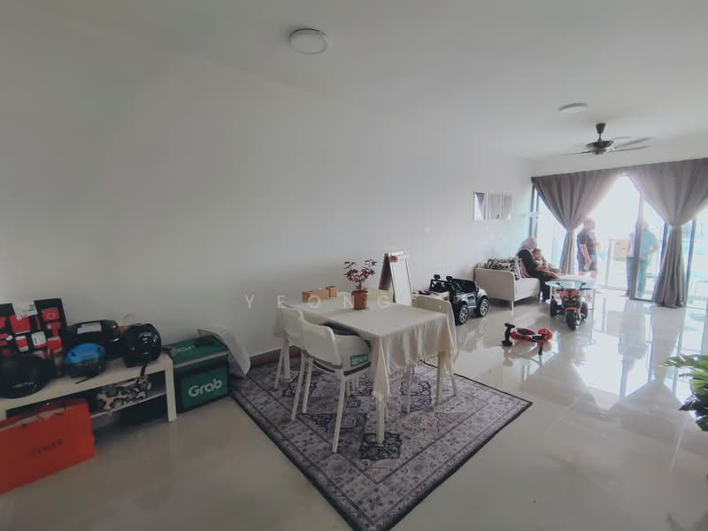 Service Residence for Sale at Amerin Residence - Yeong . - Living Room - PropertyGuru.com.my
