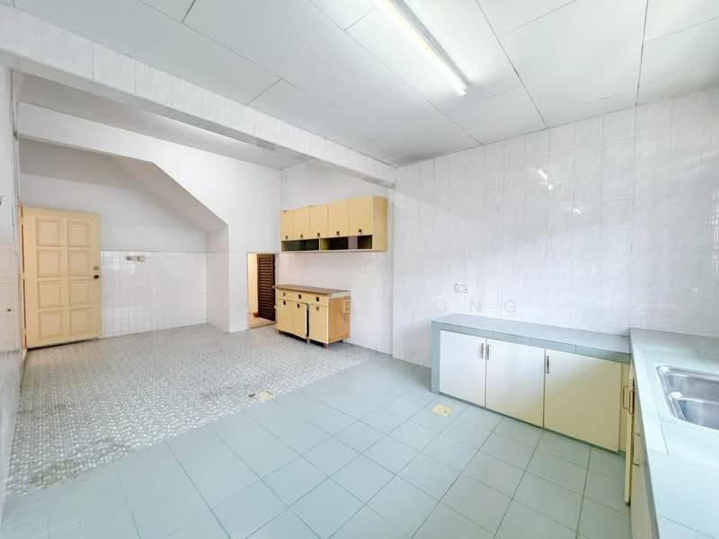 2-storey Terraced House for Sale in Taman Pelangi (Johor Bahru) - Janice Yong - Kitchen - PropertyGuru.com.my