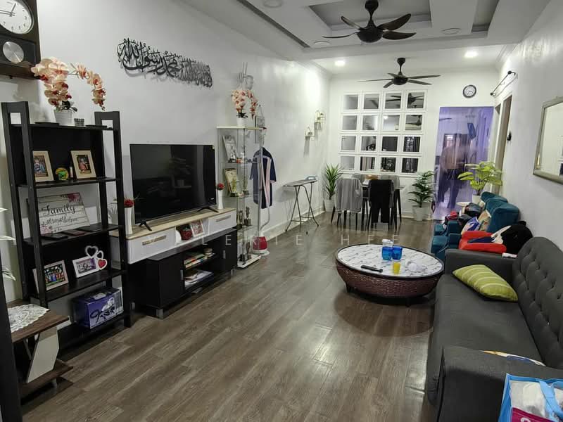 1-storey Terraced House for Sale in Taman Puteri Wangsa (Ulu Tiram) - Valerie Hee - Living Room - PropertyGuru.com.my