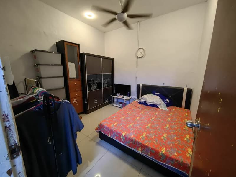 1-storey Terraced House for Sale in Taman Puteri Wangsa (Ulu Tiram) - Valerie Hee - Bedroom - PropertyGuru.com.my
