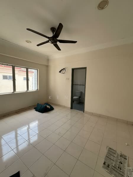 Pangsapuri untuk Dijual di Sri Bayu Apartments - Ken . - Living Room - PropertyGuru.com.my