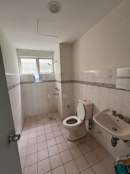 Pangsapuri untuk Dijual di Sri Bayu Apartments - Ken . - Bathroom - PropertyGuru.com.my