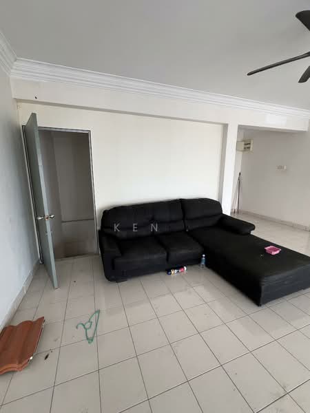 Pangsapuri untuk Dijual di Sri Bayu Apartments - Ken . - Living Room - PropertyGuru.com.my