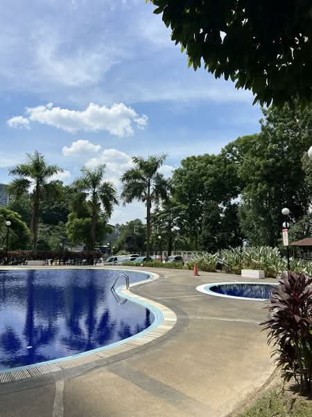 Pangsapuri untuk Dijual di Sri Bayu Apartments - Ken . - Pool - PropertyGuru.com.my