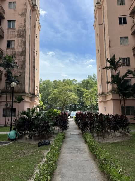 Pangsapuri untuk Dijual di Sri Bayu Apartments - Ken . - Exterior - PropertyGuru.com.my