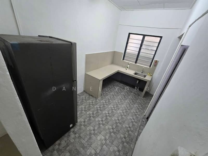 2-storey Terraced House for Sale in Taman Nora (Ulu Tiram) - Daniel Yong - Kitchen - PropertyGuru.com.my