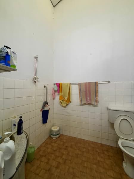 Terraced House for Sale in Island Glades (Jelutong) - Danick Teoh - Bathroom - PropertyGuru.com.my
