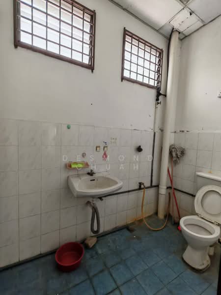 Factory for Rent in Seberang Perai (Penang) - Desmond Chuah - Bathroom - PropertyGuru.com.my