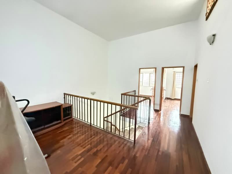 2-storey Terraced House for Sale in Taman Sri Putra Mas (Sungai Buloh) - Evelyn Khoo - Hallway - PropertyGuru.com.my