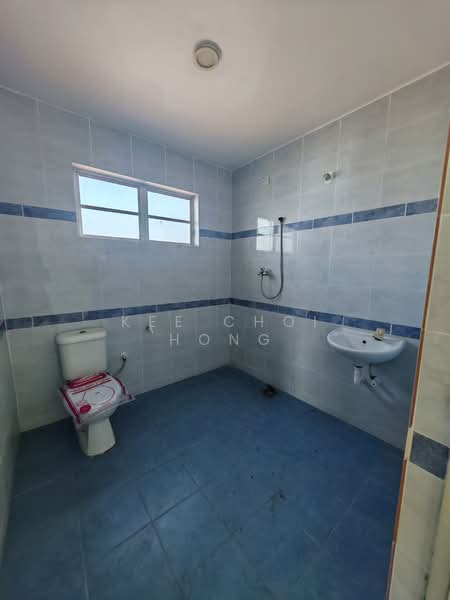 Rumah Berkembar untuk Dijual di Taman Terus Maju (Sitiawan) - Kee Choi Hong - Bathroom - PropertyGuru.com.my