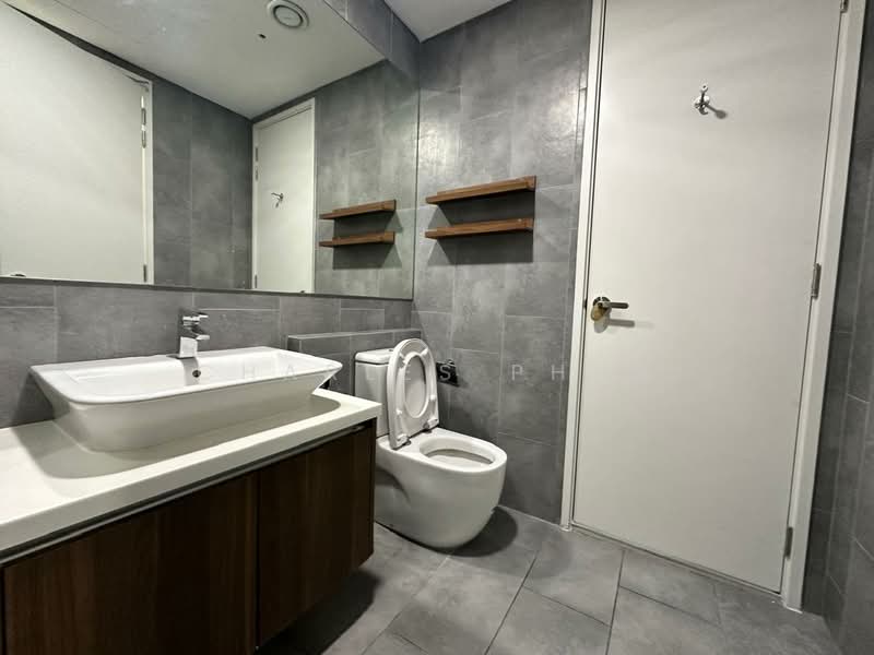 Servis Apartment untuk Disewa di Ativo Suites @ Damansara Avenue - Charles Phua - Bathroom - PropertyGuru.com.my