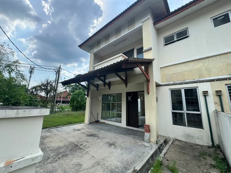 Cluster House for Sale in Taman Garing Utama (Rawang) - Evelyn Khoo - Car Porch - PropertyGuru.com.my