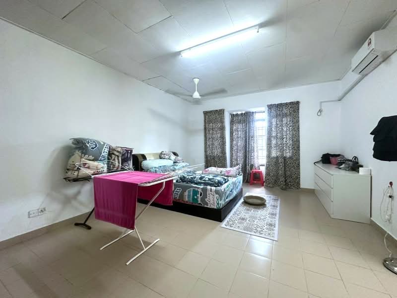 2-storey Terraced House for Sale in Taman Mount Austin (Tebrau) - Karl Lim - Bedroom - PropertyGuru.com.my
