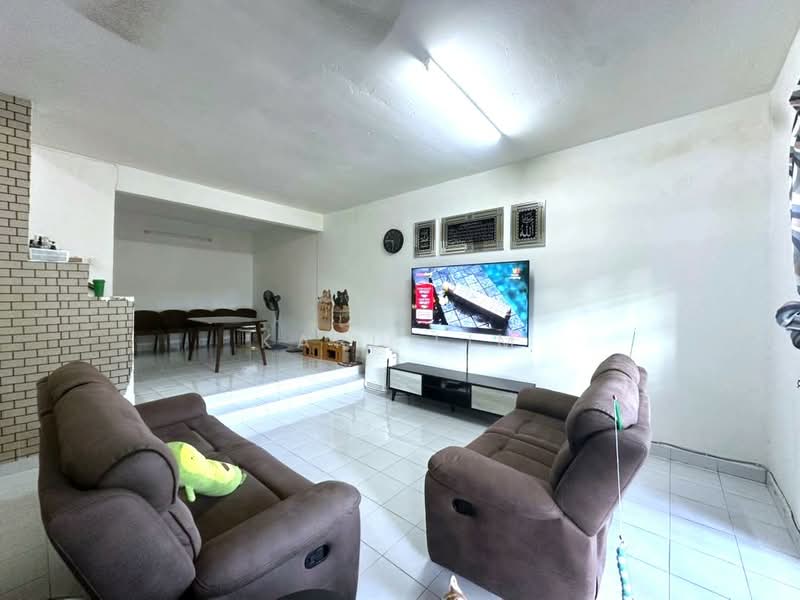2-storey Terraced House for Sale in Taman Mount Austin (Tebrau) - Karl Lim - Living Room - PropertyGuru.com.my