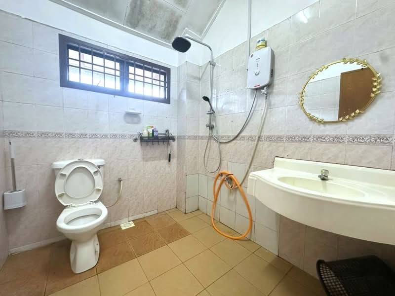 2-storey Terraced House for Sale in Taman Mount Austin (Tebrau) - Karl Lim - Bathroom - PropertyGuru.com.my