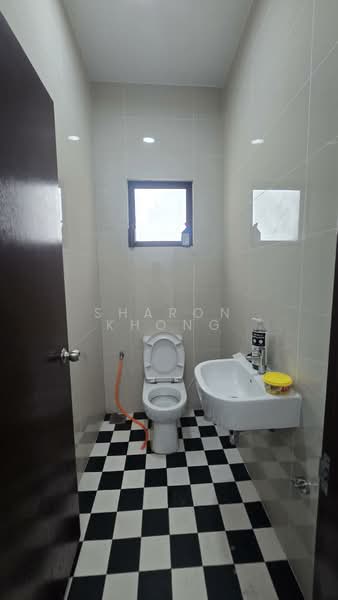 Shop / Office for Rent in Eco Majestic (Semenyih) - Sharon Khong - Bathroom - PropertyGuru.com.my