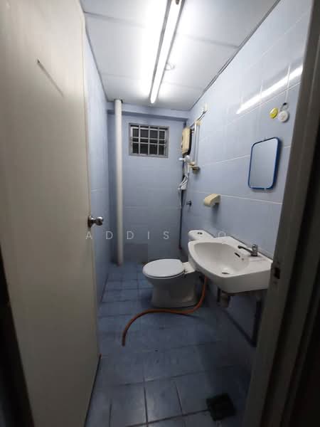 Kondominium untuk Dijual di Angkasa Condominiums - Addis Bo - Bathroom - PropertyGuru.com.my