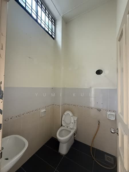 2-storey Terraced House for Sale at Taman Sri Pulai Perdana - Yumi Kui - Bathroom - PropertyGuru.com.my