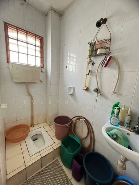 2-storey Terraced House for Sale in Subang Heights (Subang Jaya) - Evelyn Khoo - Bathroom - PropertyGuru.com.my