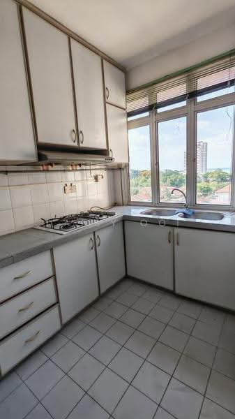 Condominium for Sale at Azuria Condominium - Daisy Ooi - Kitchen - PropertyGuru.com.my