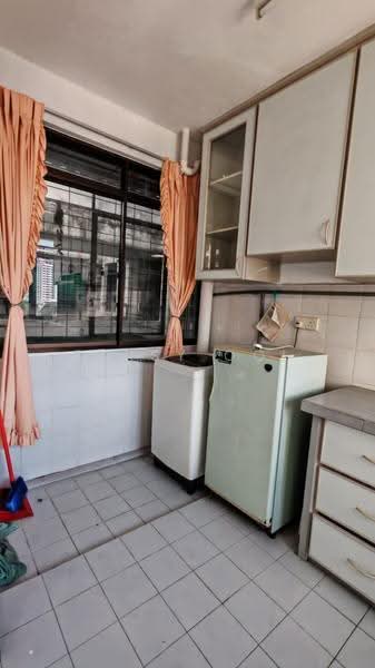 Condominium for Sale at Azuria Condominium - Daisy Ooi - Kitchen - PropertyGuru.com.my