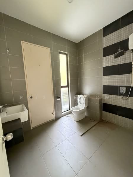 3-storey Terraced House for Sale in Seri Kembangan (Selangor) - Pristine Low - Bathroom - PropertyGuru.com.my