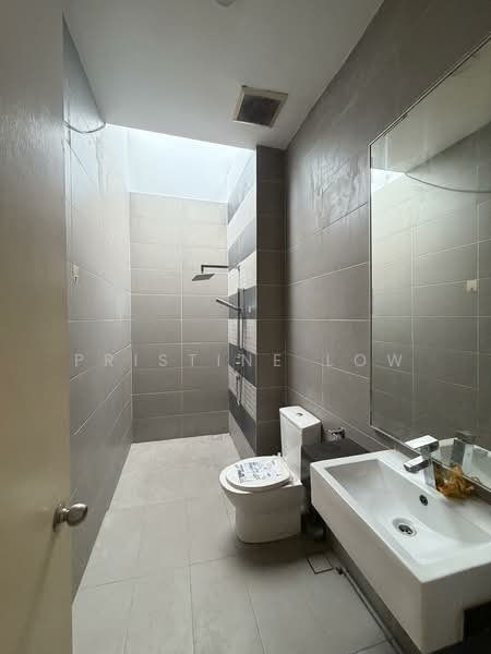 3-storey Terraced House for Sale in Seri Kembangan (Selangor) - Pristine Low - PropertyGuru.com.my