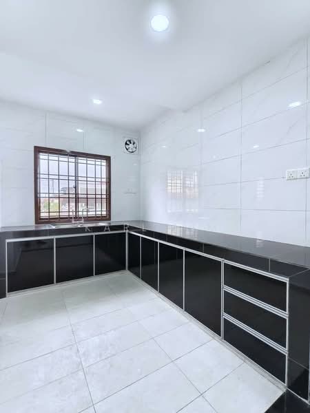 2-storey Terraced House for Sale in Taman Desa Cemerlang (Ulu Tiram) - Karl Lim - Kitchen - PropertyGuru.com.my