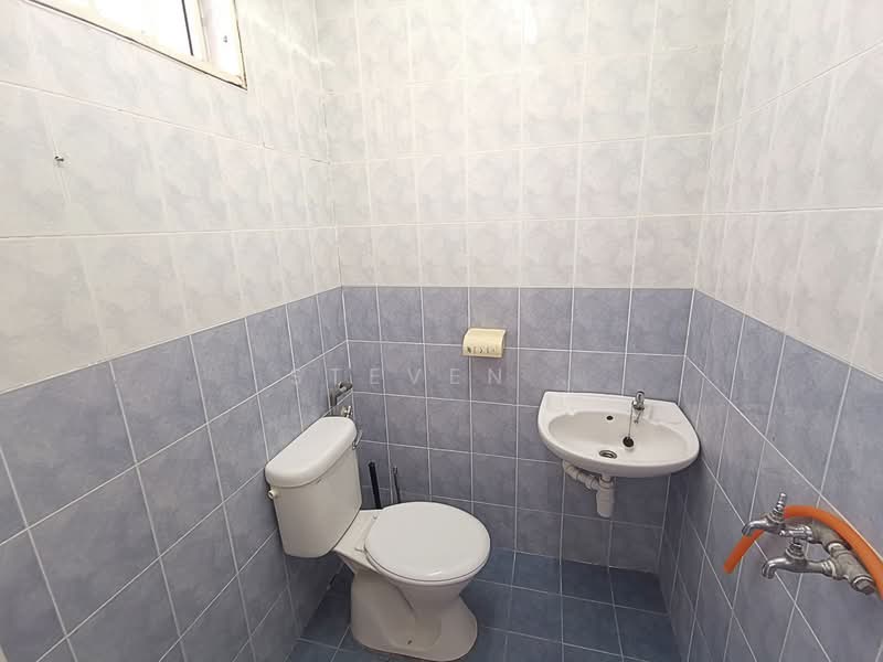 Apartment for Sale at Permai Lake View Apartment - Steven . - Bathroom - PropertyGuru.com.my