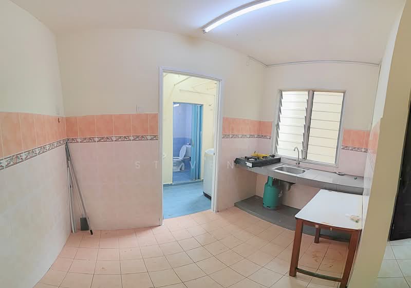 Pangsapuri untuk Dijual di Permai Lake View Apartment - Steven . - Kitchen - PropertyGuru.com.my