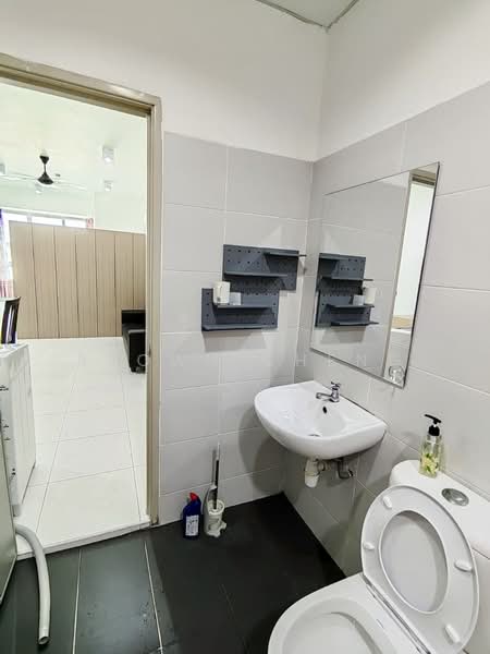 Servis Apartment untuk Disewa di Akademik Suite - Brown Cheng - Bathroom - PropertyGuru.com.my