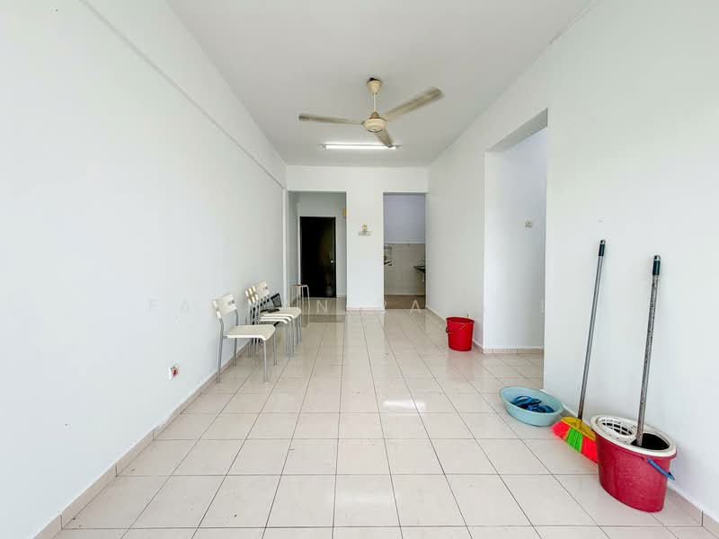 Pangsapuri untuk Dijual di Pangsapuri Cemara - Farhan Rafael - Living Room - PropertyGuru.com.my