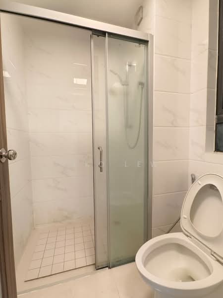 Apartment for Sale at Starview Bay @ Forest City - Niko Lew - Bathroom - PropertyGuru.com.my