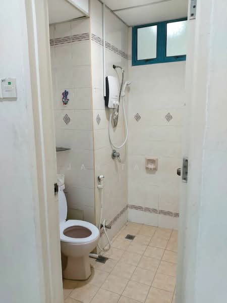 Kondominium untuk Dijual di Pierce Palace - Jan Tan - Bathroom - PropertyGuru.com.my
