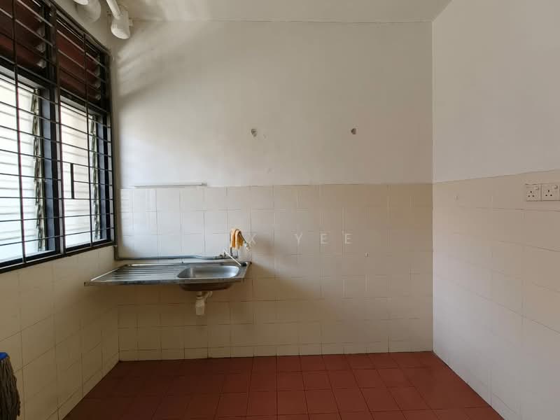 Townhouse for Sale in Bandar Putra (Kulai) - Max Yee - Kitchen - PropertyGuru.com.my