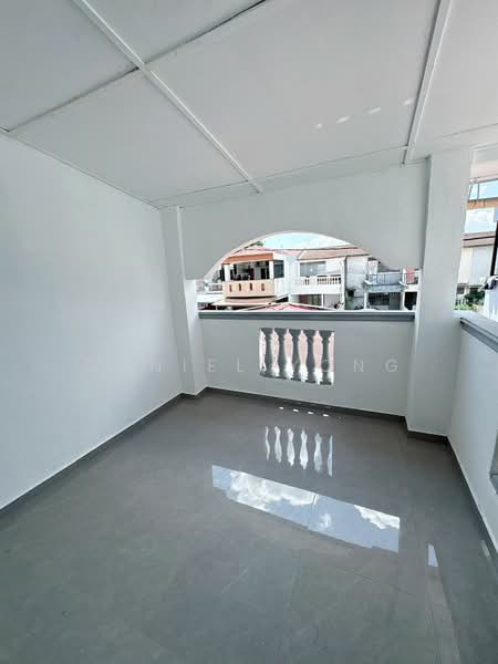 Rumah Teres 2 Tingkat untuk Dijual di Taman Tuanku Ampuan Najihah (Sungai Gadut) - Daniel Yong - Balcony - PropertyGuru.com.my