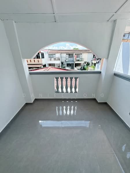 Rumah Teres 2 Tingkat untuk Dijual di Taman Tuanku Ampuan Najihah (Sungai Gadut) - Daniel Yong - Balcony - PropertyGuru.com.my