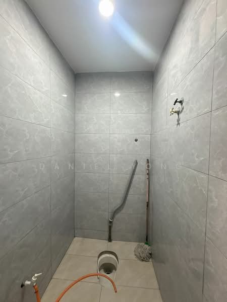 Rumah Teres 2 Tingkat untuk Dijual di Taman Tuanku Ampuan Najihah (Sungai Gadut) - Daniel Yong - Bathroom - PropertyGuru.com.my