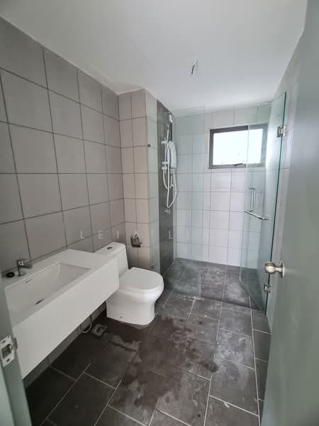 Servis Apartment untuk Disewa di E'Island Lake Haven - Leia Lian - Bathroom - PropertyGuru.com.my