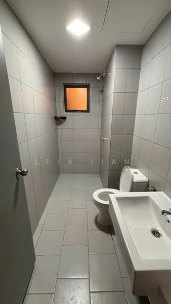 Servis Apartment untuk Disewa di E'Island Lake Haven - Leia Lian - Bathroom - PropertyGuru.com.my