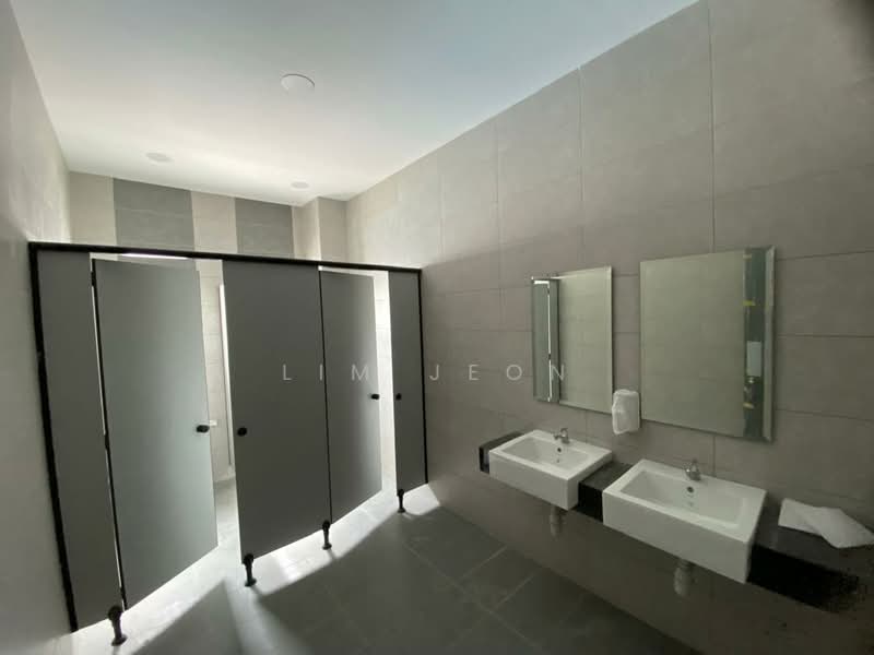 Semi-D Factory for Rent in Banting (Selangor) - Lim Jeon - Bathroom - PropertyGuru.com.my